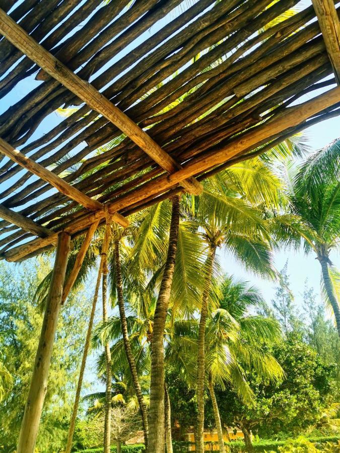 Zumzum Beach House Panzió Kinondo Kültér fotó