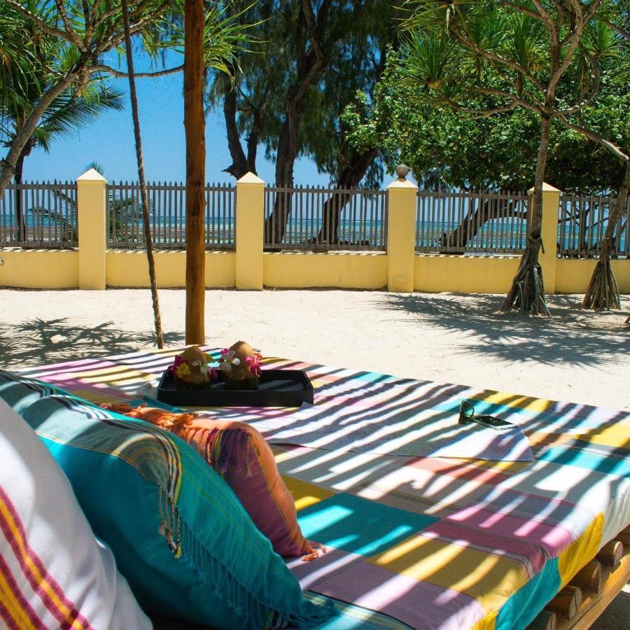 Zumzum Beach House Panzió Kinondo Kültér fotó